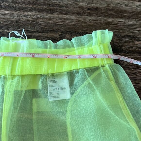 Justine Skye x H&M collaboration xs NWT neon sheer mesh shorts - Picture 8 of 11